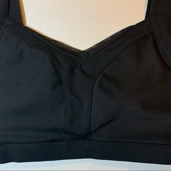 Med Fabletics black V neck sports bra - Picture 2 of 12